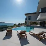 Villa Beachfront Malia Near With Heated Pool & Jacuzzi Trogir