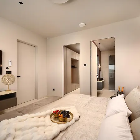 Beachfront Malia Near With Heated Pool & Jacuzzi Villa