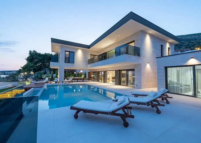 Beachfront Villa Malia Near Trogir With Heated Pool & Jacuzzi Villa *