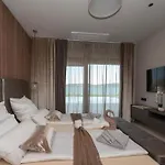 Beachfront Malia Near With Heated Pool & Jacuzzi Vila Trogir
