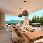 Beachfront Malia Near With Heated Pool & Jacuzzi 别墅