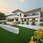 Beachfront Malia Near With Heated Pool & Jacuzzi