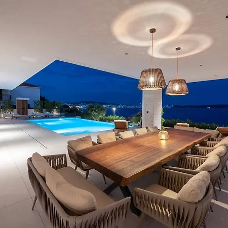 Luxury Beachfront Malia With Pool And Jacuzzi In Seget Donji - Villa