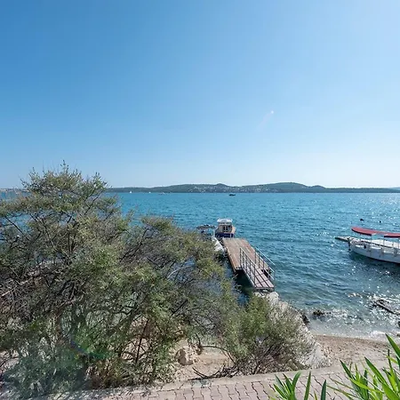 别墅 Beachfront Villa Malia Near Trogir With Heated Pool & Jacuzzi 特罗吉尔