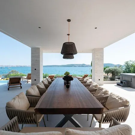 Beachfront Villa Malia Near Trogir With Heated Pool & Jacuzzi * 特罗吉尔