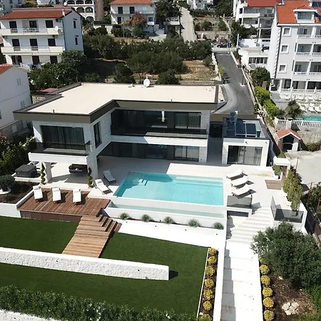 别墅 Beachfront Villa Malia Near Trogir With Heated Pool & Jacuzzi 特罗吉尔