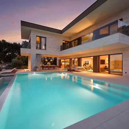 Villa Beachfront Malia Near With Heated Pool & Jacuzzi