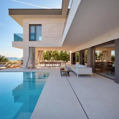 Beachfront Malia Near With Heated Pool & Jacuzzi