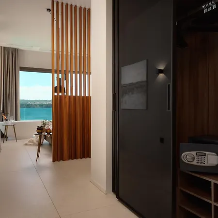 Beachfront Malia Near With Heated Pool & Jacuzzi *