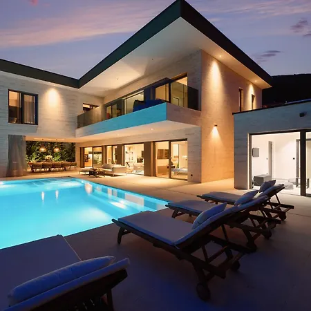 Beachfront Malia Near With Heated Pool & Jacuzzi Villa Trogir