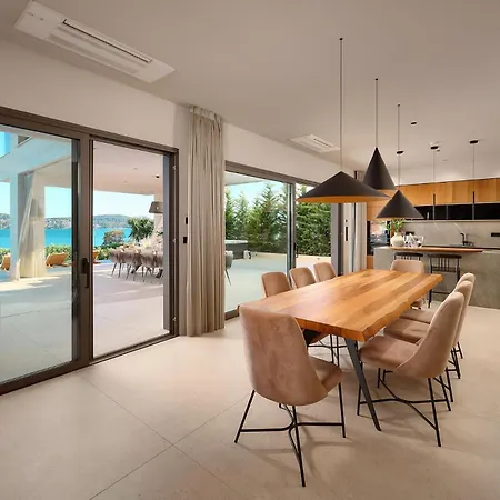 Beachfront Malia Near With Heated Pool & Jacuzzi