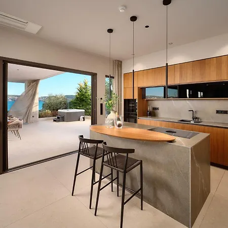 Villa Beachfront Malia Near With Heated Pool & Jacuzzi