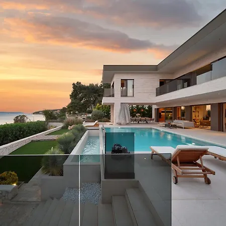 Beachfront Malia Near With Heated Pool & Jacuzzi Villa