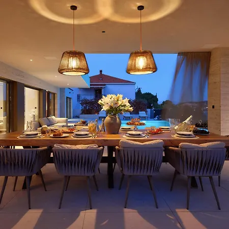 Villa Beachfront Malia Near With Heated Pool & Jacuzzi *
