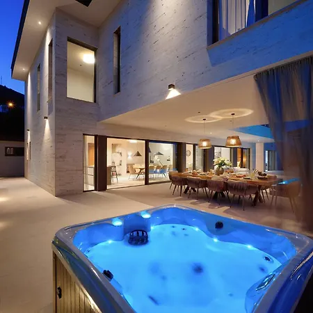 Beachfront Malia Near With Heated Pool & Jacuzzi Villa