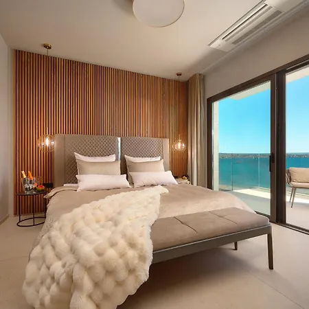 Beachfront Malia Near With Heated Pool & Jacuzzi *