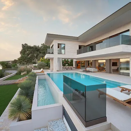 Beachfront Malia Near With Heated Pool & Jacuzzi *