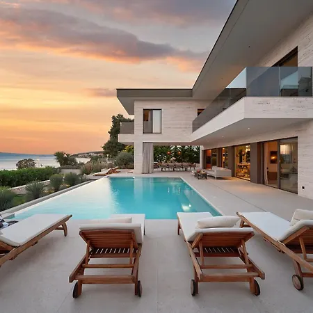 Beachfront Malia Near With Heated Pool & Jacuzzi *