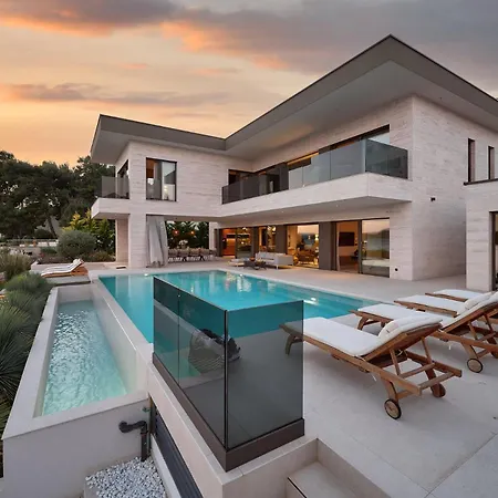 Beachfront Malia Near With Heated Pool & Jacuzzi