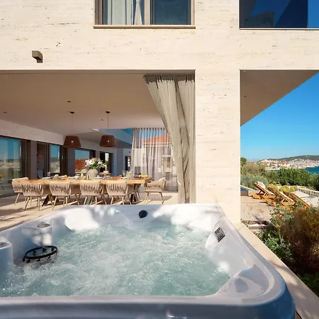 Villa Beachfront Malia Near With Heated Pool & Jacuzzi Trogir