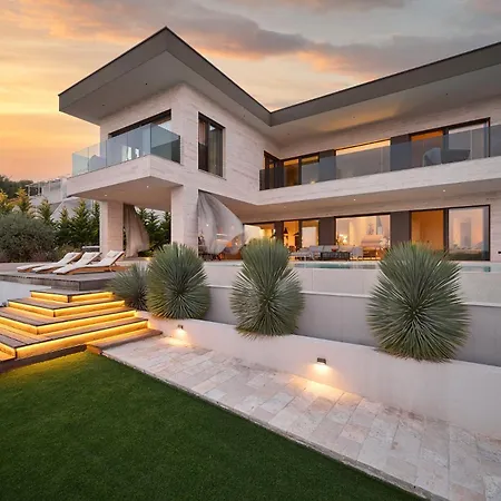 Villa Beachfront Malia Near With Heated Pool & Jacuzzi