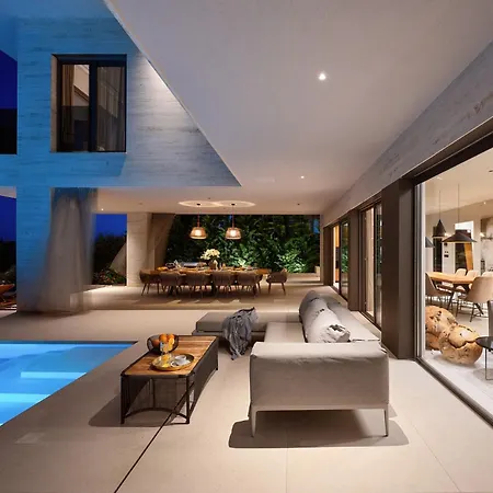 Villa Beachfront Malia Near With Heated Pool & Jacuzzi Trogir