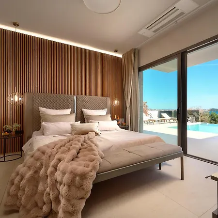 Beachfront Malia Near With Heated Pool & Jacuzzi Trogir