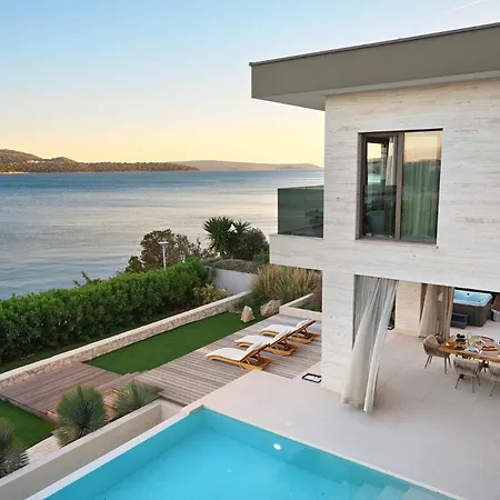 Villa Beachfront Malia Near With Heated Pool & Jacuzzi *