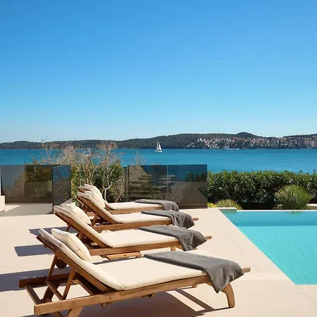 Villa Beachfront Malia Near With Heated Pool & Jacuzzi *