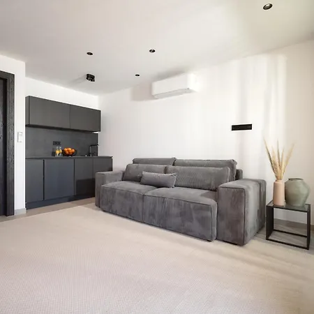 Villa Beachfront Malia Near With Heated Pool & Jacuzzi Trogir