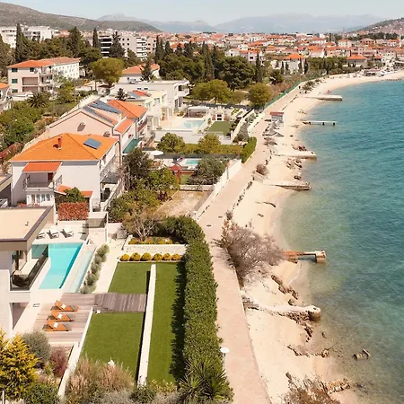 Villa Beachfront Malia Near With Heated Pool & Jacuzzi Trogir