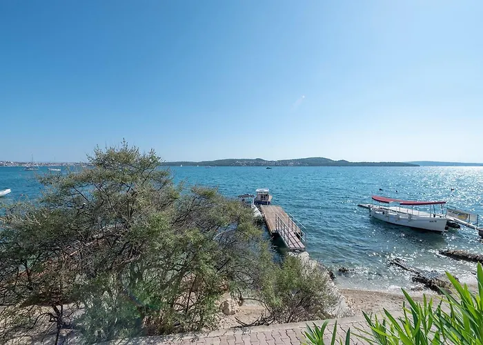 别墅 Beachfront Villa Malia Near Trogir With Heated Pool & Jacuzzi 特罗吉尔
