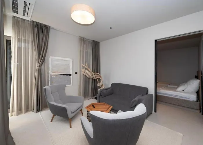 Beachfront Villa Malia Near Trogir With Heated Pool & Jacuzzi 别墅 *