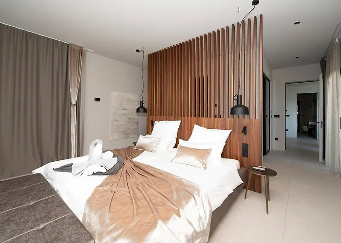 别墅 Beachfront Villa Malia Near Trogir With Heated Pool & Jacuzzi 特罗吉尔