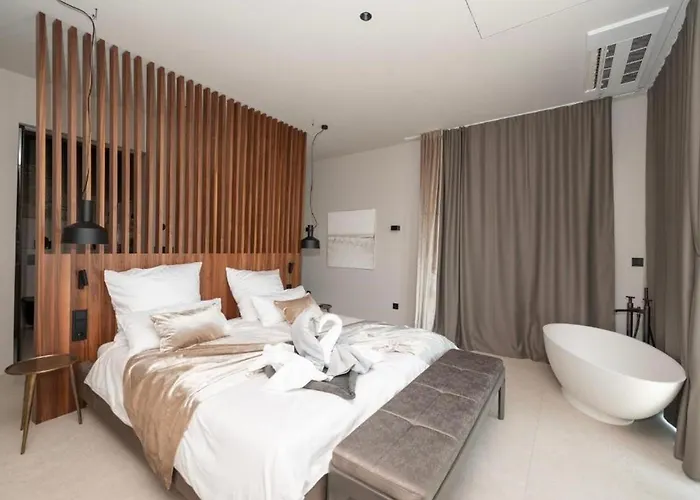 别墅 Beachfront Villa Malia Near Trogir With Heated Pool & Jacuzzi