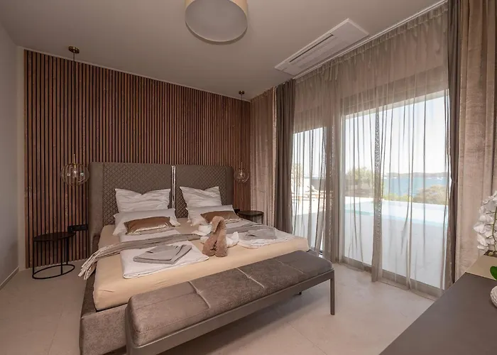 别墅 Beachfront Villa Malia Near Trogir With Heated Pool & Jacuzzi 特罗吉尔